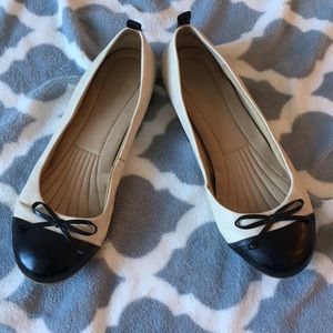 Easy Spirit Black/cream bow flats